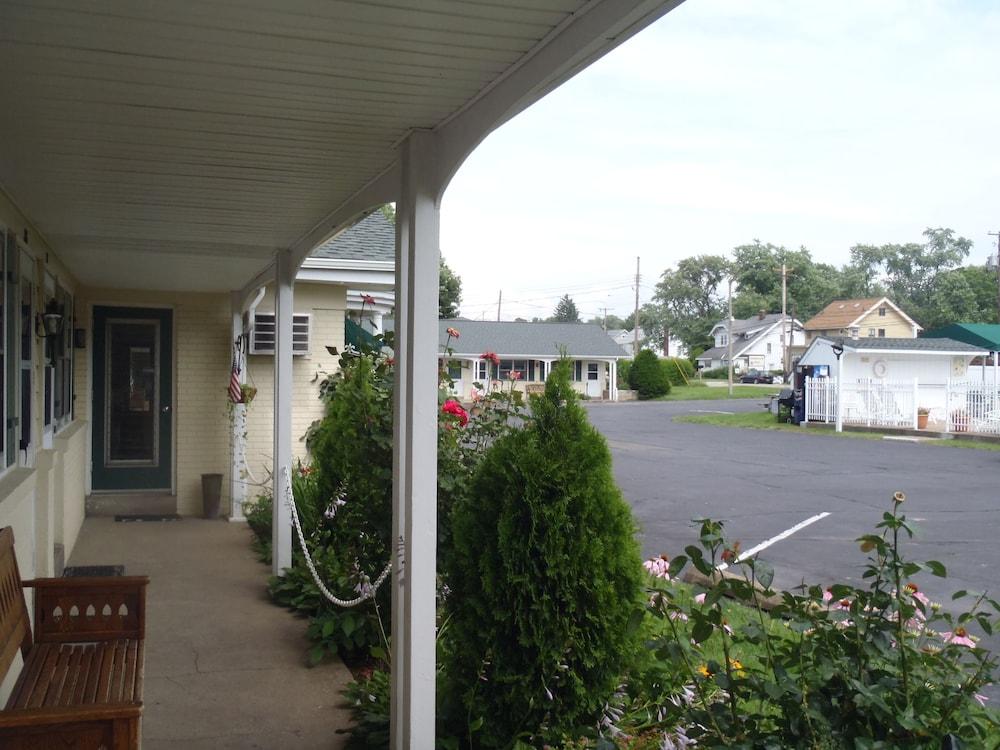 Glass House Inn Erie Near I-90 & I-79 Buitenkant foto